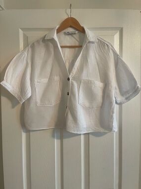 Zara White Short-Sleeve Cropped Button-Down Shirt
